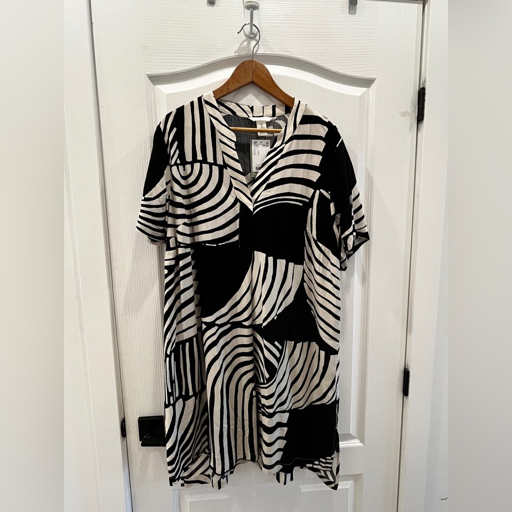 H&M Black and White VISCOSE TUNIC DRESS